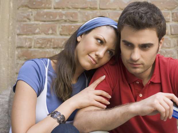 Alguns casais fazem acordos de pequenas exceções de fidelidade sexual ou que possibilite mais liberdade, sem que seja preciso mentir. No acerto, há uma coisa que não pode ser quebrada: a honestidade Foto: Getty Images