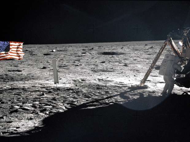 Neil Armstrong, primeiro homem a pisar na Lua, foi um dos ícones da ciência que morreu em 2012 Foto: AFP