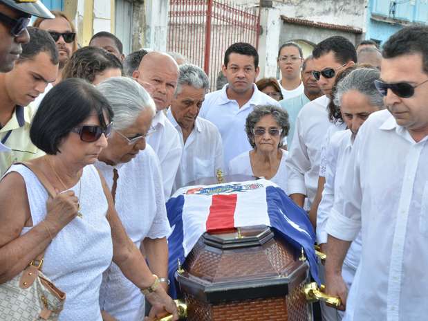 O corpo foi velado em Santo Amaro da Purificação, na Bahia, e seguiu de carro até o memorial Caetano Veloso Foto: Futura Press