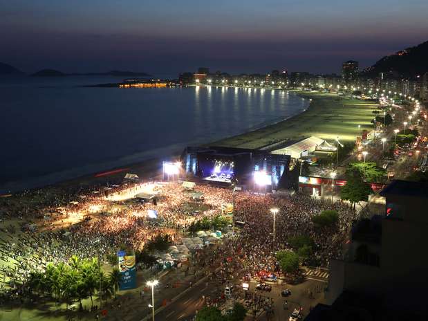 Stevie Wonder e Gilberto Gil dividiram o palco em Copacabana e cantaram para 450 mil pessoas Foto: Riotur/Divulgação