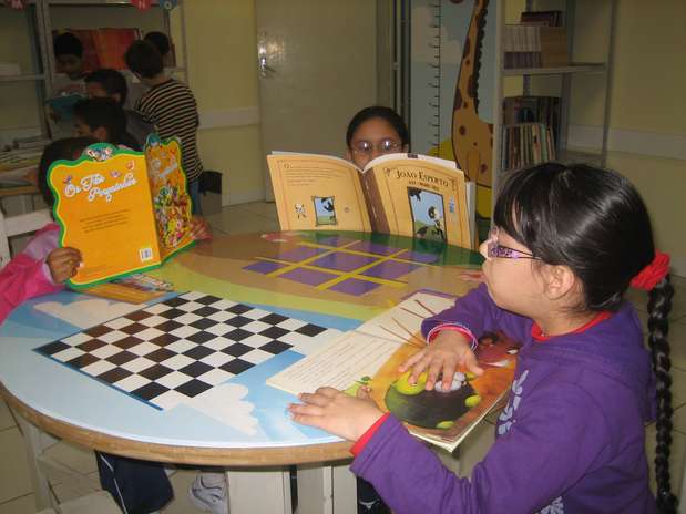 Alunos do segundo ano da Escola Estadual Alfredo Bresser participaram de um campeonato de leitura durante todo o ano letivo de 2012 Foto: Divulgação Alunos do segundo ano da Escola Estadual Alfredo Bresser participaram de um campeonato de leitura durante todo o ano letivo de 2012 Foto: Divulgação