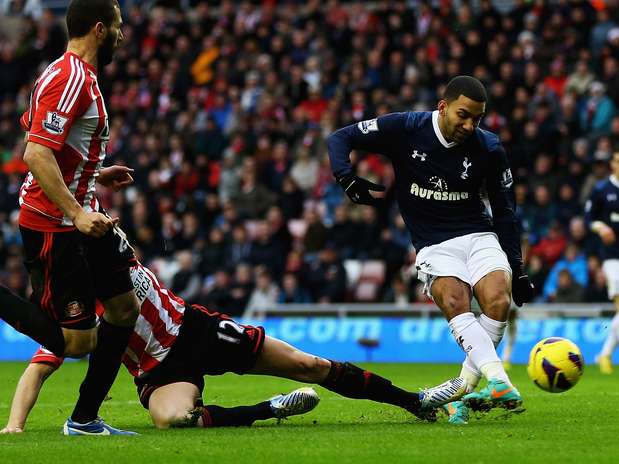 O segundo tento da vitória do Tottenham foi anotado por Aaron Lennon Foto: Getty Images O segundo tento da vitória do Tottenham foi anotado por Aaron Lennon Foto: Getty Images