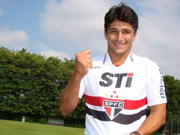 Após marcar 14 gols pelo Figueirense no Brasileiro, Aloísio é o novo atacante do São Paulo Foto: São Paulo F.C. / Divulgação Após marcar 14 gols pelo Figueirense no Brasileiro, Aloísio é o novo atacante do São Paulo Foto: São Paulo F.C. / Divulgação
