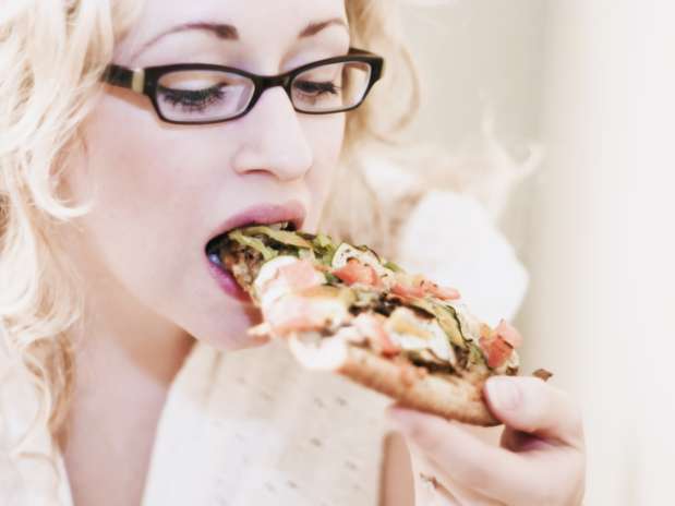 A dieta permite incluir refeições e pratos mais calóricos, como pizzas, de maneira moderada Foto: Getty Images