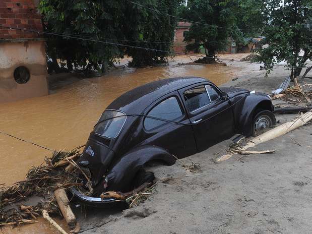 As chuvas provocaram alagamentos em Xerém, distrito de Duque de Caxias Foto: Daniel Ramalho / Terra