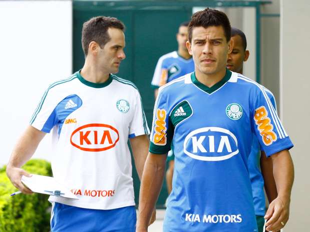 Lateral se destacou com a camisa do Coritiba Foto: Luiz Moura / Gazeta Press