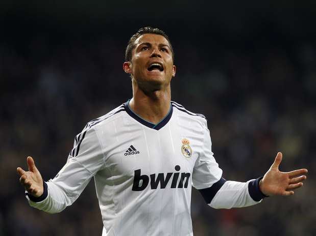 Cristiano Ronaldo marcou dois gols na vitória por 4 a 3 do Real Madrid sobre a Real Sociedad Foto: AP Cristiano Ronaldo marcou dois gols na vitória por 4 a 3 do Real Madrid sobre a Real Sociedad Foto: AP