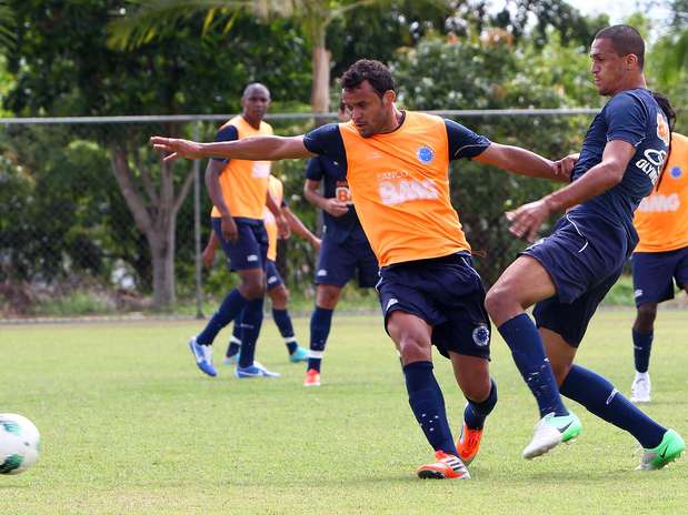 Dispensado do clube, Charles havia voltado ao Cruzeiro no início de 2012 Foto: Denilton Dias / Vipcomm / Divulgação