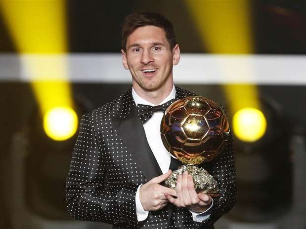 Messi foi aplaudido de pé em Zurique após conquistar a quarta Bola de Ouro Foto: Michael Buholzer / Reuters