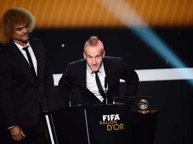 Mirolav Stoch, do Fenerbahce, desbanca Neymar e leva Prêmio Puskás Foto: AFP Mirolav Stoch, do Fenerbahce, desbanca Neymar e leva Prêmio Puskás Foto: AFP