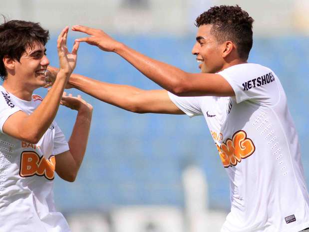 Com gol de Stéfano Yuri (à esq.), Santos bateu São Mateus-ES por 1 a 0 e se manteve na liderança do Grupo V Foto: Denny Cesare / Futura Press