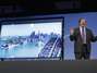 Executivo da Samsung mostra novo televisor de 85 polegadas da companhia Foto: Reuters