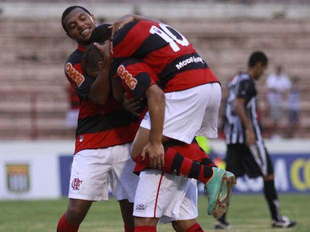 Flamengo goleou, mas ainda precisará vencer na última rodada para se classificar em primeiro Foto: Be Caviquioli / Futura Press