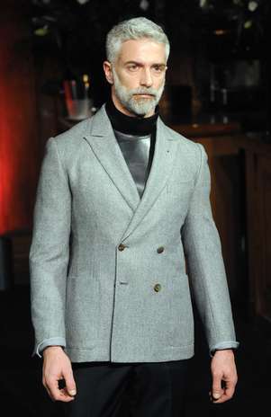 A RAKE foi uma das grifes a apostar em modelos mais velhos Foto: Getty Images A RAKE foi uma das grifes a apostar em modelos mais velhos Foto: Getty Images