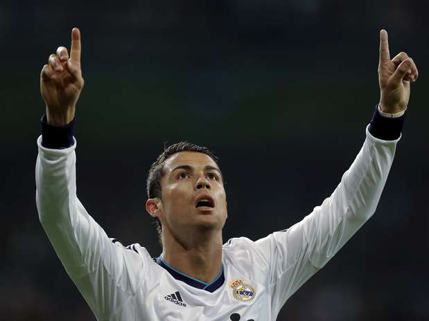 C. Ronaldo fez três gols e ainda deu uma assistência nesta quarta-feira Foto: AP C. Ronaldo fez três gols e ainda deu uma assistência nesta quarta-feira Foto: AP