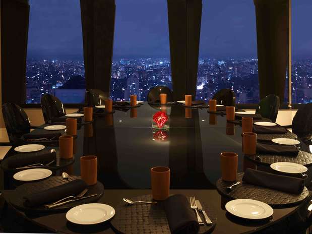 Alguns hotéis oferecem belas vistas e alta gastronomia em seus restaurantes Foto: Divulgação