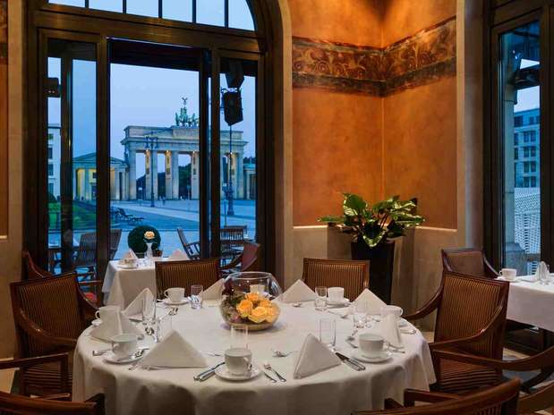 Adlon Kempinski,Berlim, Alemanha: tradicional hotel cinco estrelas de Berlim, o Adlon Kempinski encontra-se num elegante bairro da capital alemã. Além de confortos e serviços dignos de um dos principais hotéis da Europa, o hotel proporciona belas vistas aos seus visitantes sobre a Porta de Brandenburgo, marco turístico da cidade Foto: Divulgação