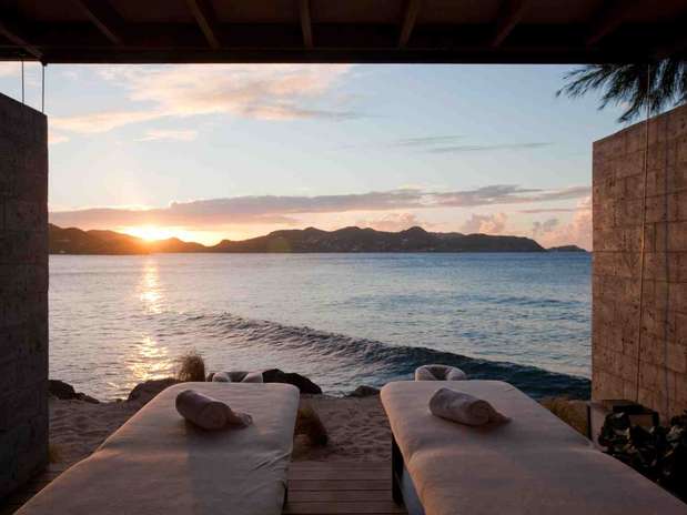 Hotel Christopher, Saint Barts: situado em Pointe Milou, na exclusiva ilha de Saint Barts, o Hotel Christopher se destaca por seus quartos compactos e modernos com vista para as águas cristalinas do Caribe. Os quartos contam com deck ou piscina privativa e são decorados de maneira elegante e sofisticada, encantando seus hóspedes Foto: Divulgação