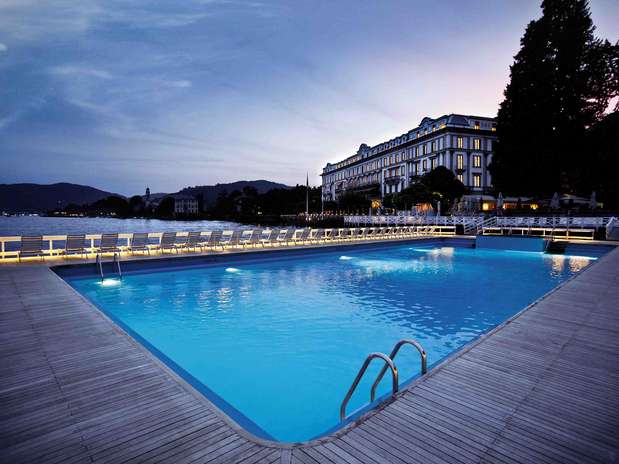 Villa dEste, Lago de Como, Itália: fantástico hotel situado numa propriedade do ano de 1568 às margens do Lago de Como, Villa dEste oferece romantismo e belas paisagens. Os quartos são decorados de maneira elegante, e o restaurante Veranda prepara as melhores delícias da cozinha italiana. Um dos principais charmes do hotel encontra-se em sua piscina aquecida flutuante situada sobre as águas do lago Foto: Divulgação