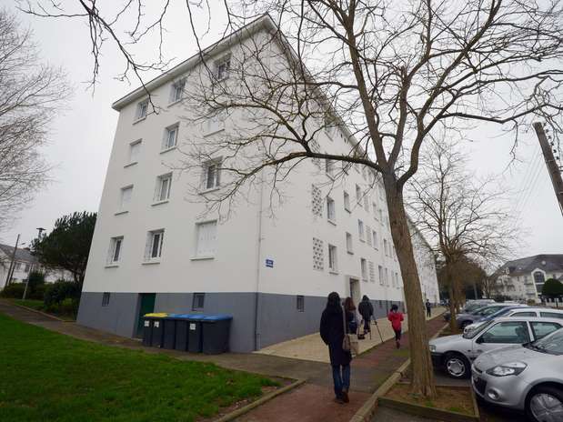 Edifício em Saint-Nazaire onde o homem mantinha a família prisioneira Foto: AFP
