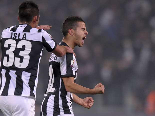 Giovinco fez golaço de falta e ajudou Juventus a superar o Milan em casa Foto: AP