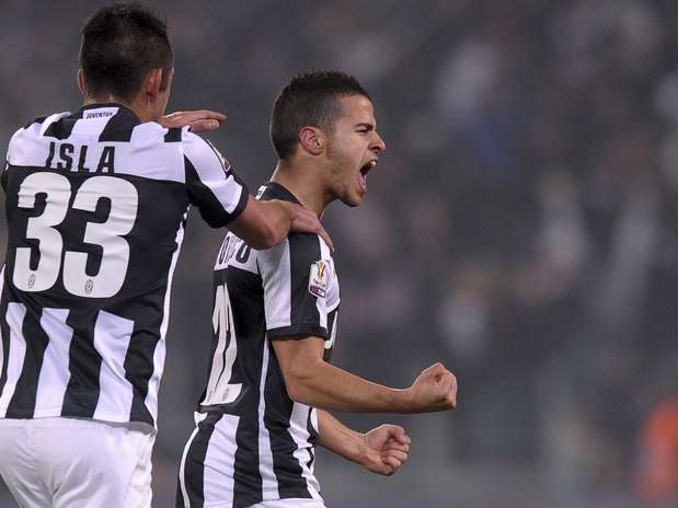 Giovinco fez golaço de falta e ajudou Juventus a superar o Milan em casa Foto: AP Giovinco fez golaço de falta e ajudou Juventus a superar o Milan em casa Foto: AP