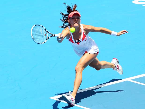 Polonesa derrotou italiana Roberta Vinci por 6/4 e 7/5; durante jogo, torcedora deu susto na arquibancada Foto: Getty Images