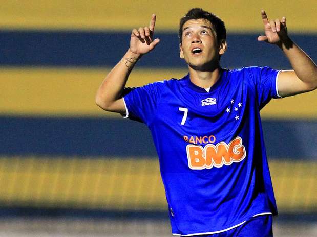 Com um gol de Lynneker (foto) e três de Rodrigo Dias, Cruzeiro venceu o São José-SP por 4 a 1 e garantiu a vaga Foto: Wagner Carmo/Vipcomm / Divulgação
