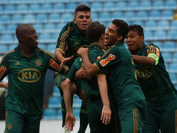 Palmeiras demorou, mas conseguiu festejar a vitória e a classificação Foto: Marcos Bezerra / Futura Press