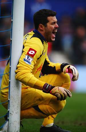 Júlio César grita em bom resultado do Queens Park Rangers neste sábado Foto: Getty Images Júlio César grita em bom resultado do Queens Park Rangers neste sábado Foto: Getty Images