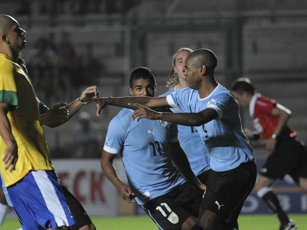 Rolán cobrou pênalti com força e contribuiu para vitória do Uruguai Foto: AP