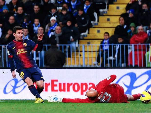 Após trabalhada da defesa do Málaga, Messi abriu caminho para vitória do Barcelona Foto: Getty Images