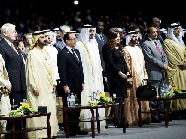 Hollande participou da cerimônia de abertura da Cúpula Mundial de Energia do Futuro em Abu Dhabi Foto: AP Hollande participou da cerimônia de abertura da Cúpula Mundial de Energia do Futuro em Abu Dhabi Foto: AP