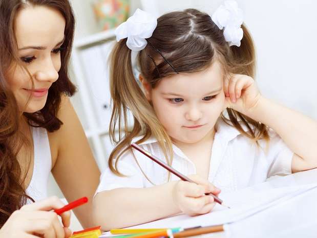 É muito importante que os pais incentivem os filhos a estudar Foto: Shutterstock