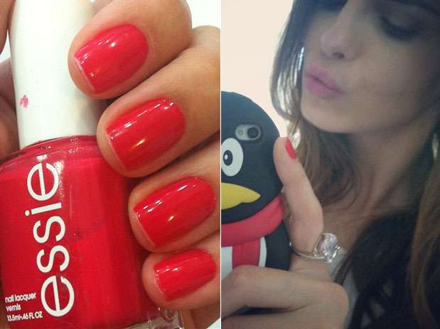 Sthefany Brito também apostou em um esmalte vermelho. \"Da semana\", escreveu Foto: Instagram / Divulgação