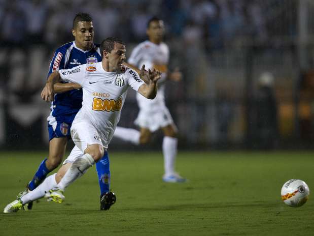 Estreia de Montillo causou frisson na torcida santista no Pacaembu Foto: Bruno Santos / Terra