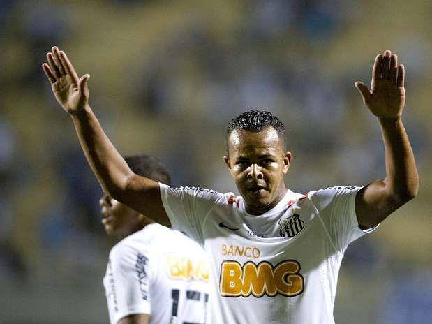 Autor de gol contra o Grêmio Barueri, atacante deve iniciar lista de desligamentos no Santos Foto: Bruno Santos / Terra