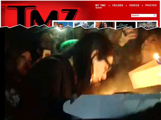 O DJ foi avisado a tempo de que havia algo errado com seu cabelo Foto: TMZ / Reprodução O DJ foi avisado a tempo de que havia algo errado com seu cabelo Foto: TMZ / Reprodução