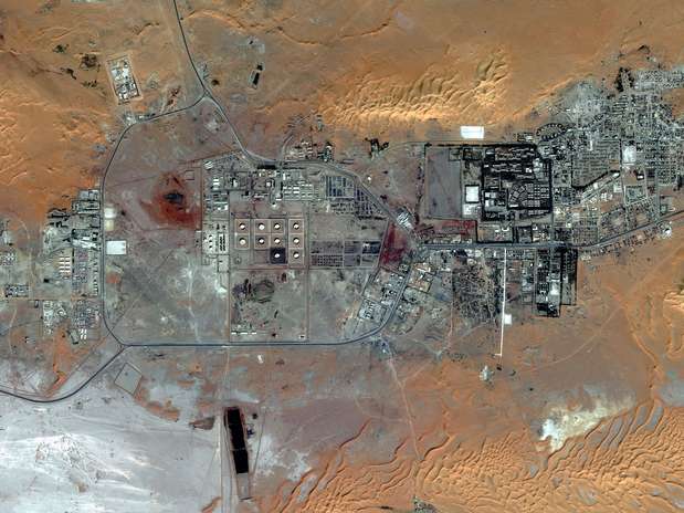 Imagem de satélite mostra o campo de exploração de gás operado por estrangeiros em In Amenas, no sul da Argélia Foto: AP