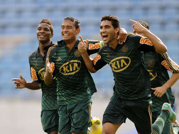 Após primeiro tempo equilibrado, Palmeiras superou irregularidade e garantiu vaga nas semifinais Foto: Hélio Suenaga / Gazeta Press