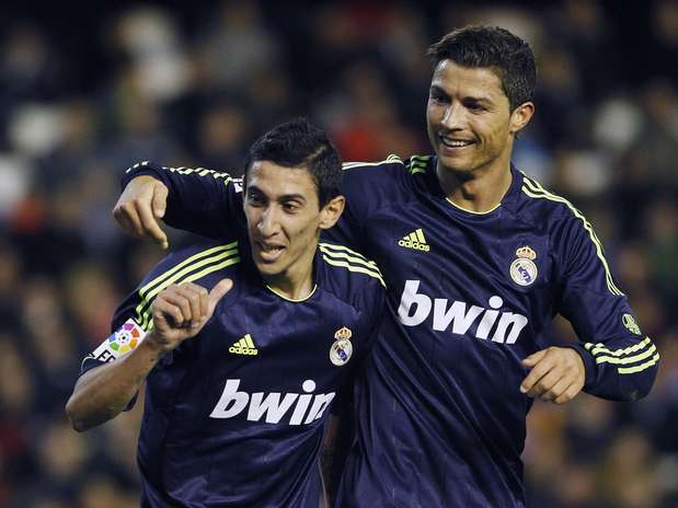 Di María e Cristiano Ronaldo comemoram gol dos merengues Foto: Reuters