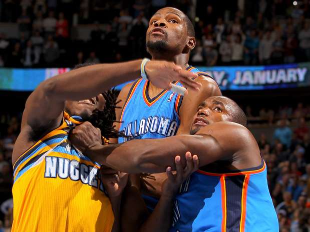 Os Nuggets tiveram dificuldade em parar Kevin Durant, mas conseguiram superar o Thunder na prorrogação Foto: Getty Images