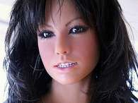 Durante o evento também haverá o leilão da virgindade da boneca Real Doll Valentina, pela primeira vez no país Foto: Divulgação Durante o evento também haverá o leilão da virgindade da boneca Real Doll Valentina, pela primeira vez no país Foto: Divulgação