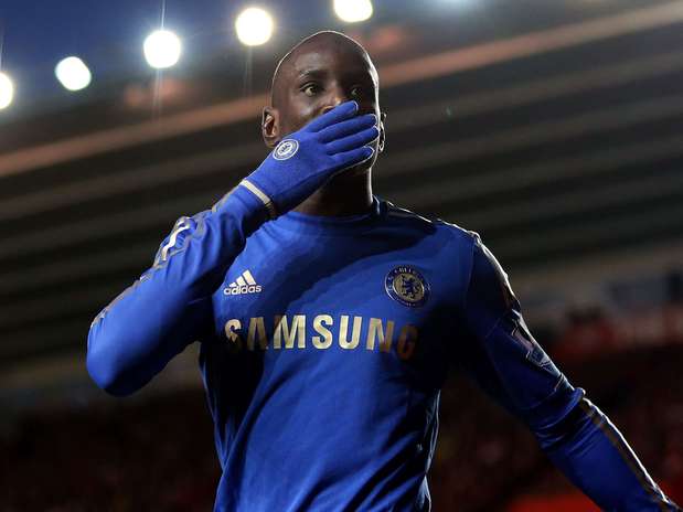 Demba Ba fez dois gols em sua estreia com a camisa do Chelsea Foto: Getty Images