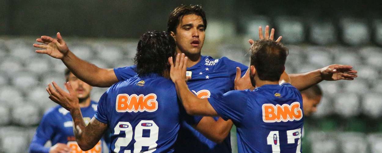 Cruzeiro se reabilita e amplia drama do Coritiba com vitória