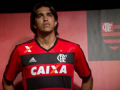Marcelo Moreno lamenta ausência de campo fixo para Flamengo