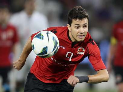 Nilmar vai continuar no futebol do Catar Foto: AFP