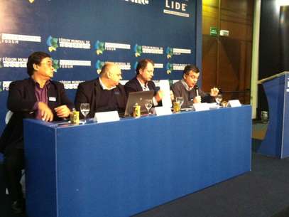 Presidente do Trata Brasil (dir.) falou sobre os investimentos em saneamento no Brasil durante fórum em Foz do Iguaçu Foto: Angela Chagas / Terra Presidente do Trata Brasil (dir.) falou sobre os investimentos em saneamento no Brasil durante fórum em Foz do Iguaçu Foto: Angela Chagas / Terra