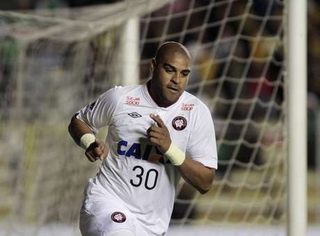 Ele voltou! Após 773 dias, Adriano Imperador marca um gol!