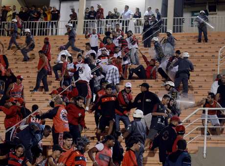 Flamengo e Corinthians são denunciados e podem perder mandos